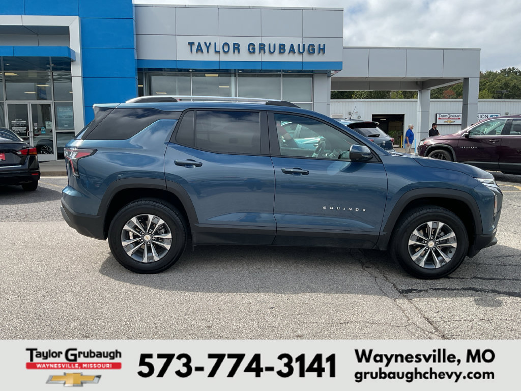 Used 2025 Chevrolet Equinox LT w/ Convenience Package II FWD image 1