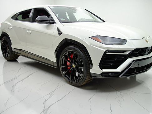 Used 2022 Lamborghini Urus AWD/4WD image 15