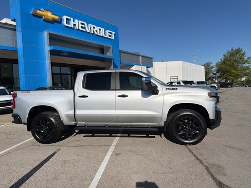 Used 2021 Chevrolet Silverado 1500 LT Trail Boss w/ Convenience Package II AWD/4WD image 2