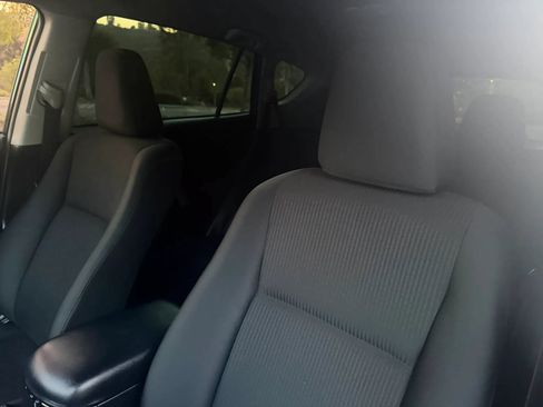 Used 2016 Toyota RAV4 LE FWD image 11