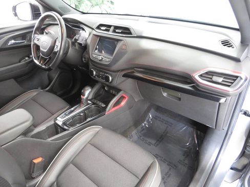 Used 2022 Chevrolet TrailBlazer RS FWD image 9