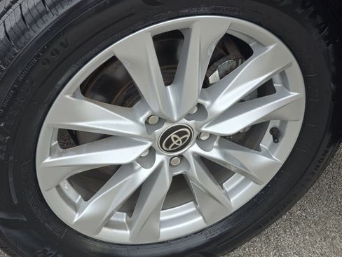 Used 2022 Toyota Corolla Cross LE image 10