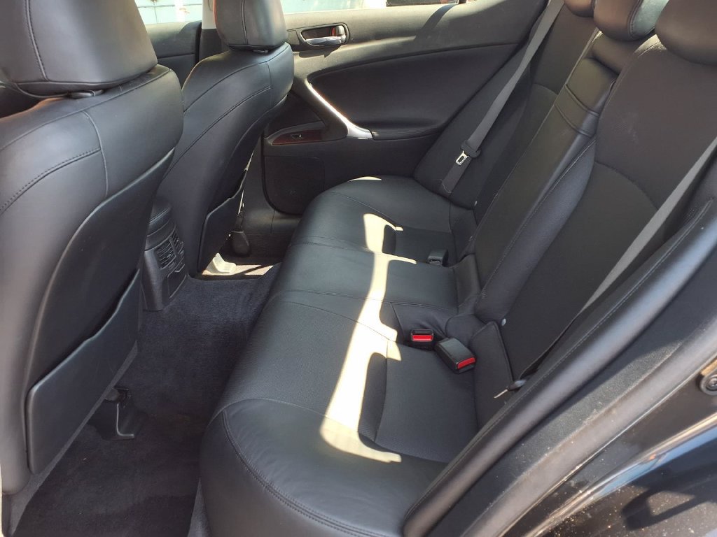 Used 2007 Lexus IS 250 w/ Premium Pkg RWD image 19