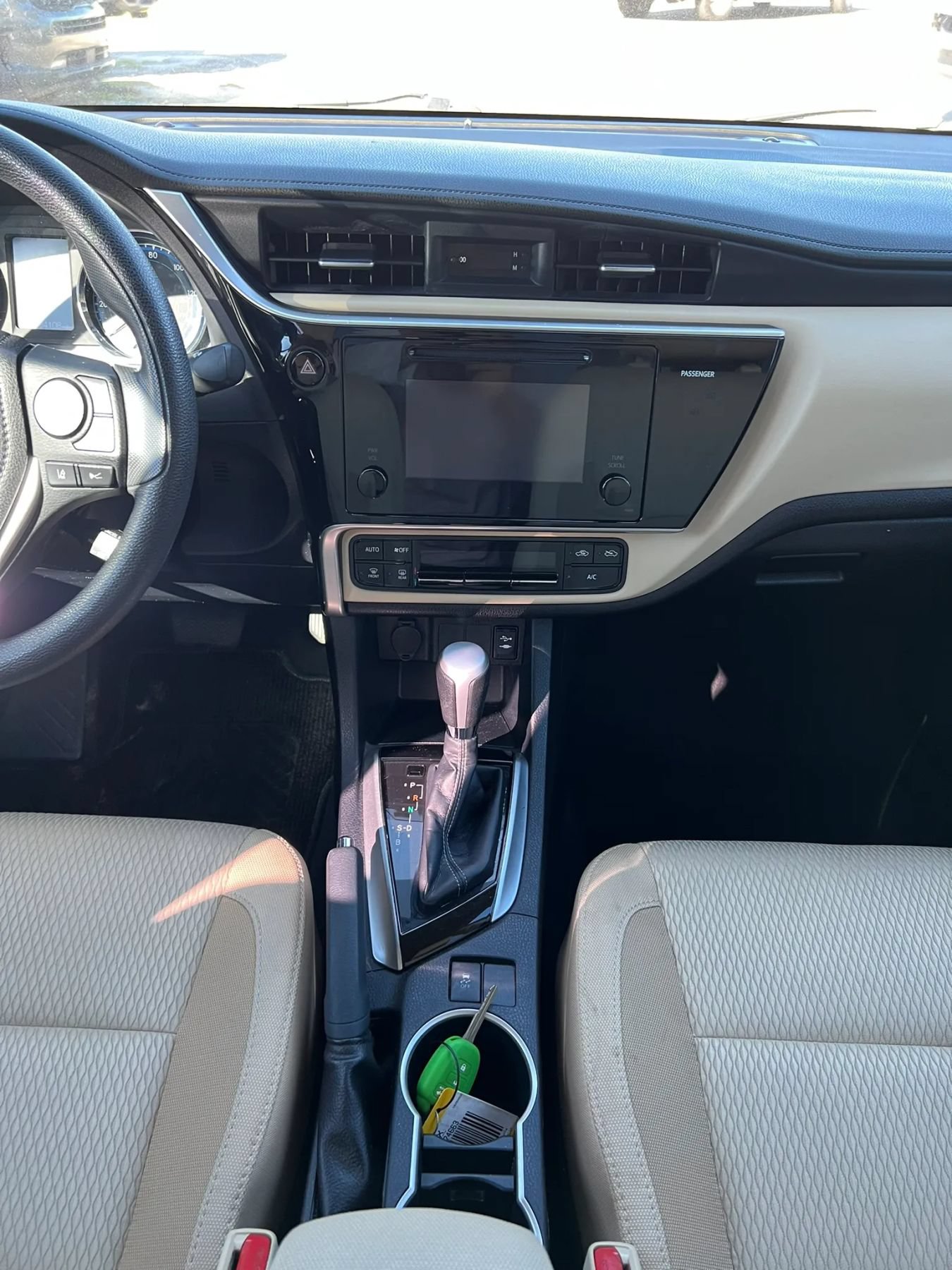 Used 2017 Toyota Corolla LE FWD image 11