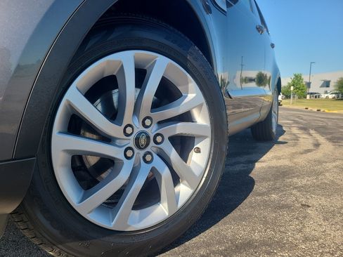 Used 2018 Land Rover Discovery HSE AWD/4WD image 9