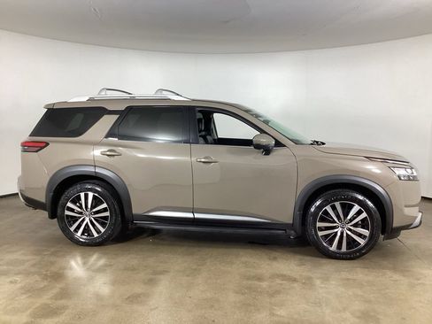 Used 2023 Nissan Pathfinder Platinum w/ Cargo Package AWD/4WD image 5
