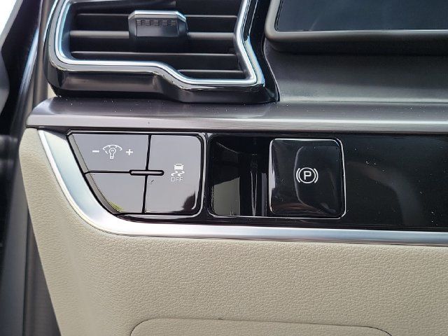 Used 2025 Kia Sportage EX FWD image 12