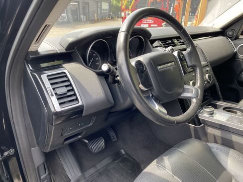 Used 2019 Land Rover Discovery SE AWD/4WD image 2