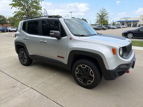 Used 2017 Jeep Renegade Trailhawk w/ Premium Trailhawk Package image 7