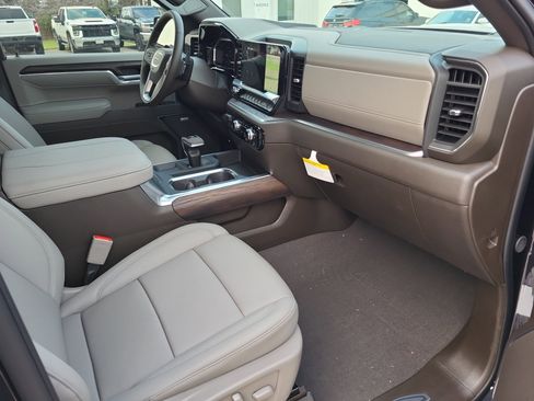 New 2026 GMC Sierra 1500 SLT image 9