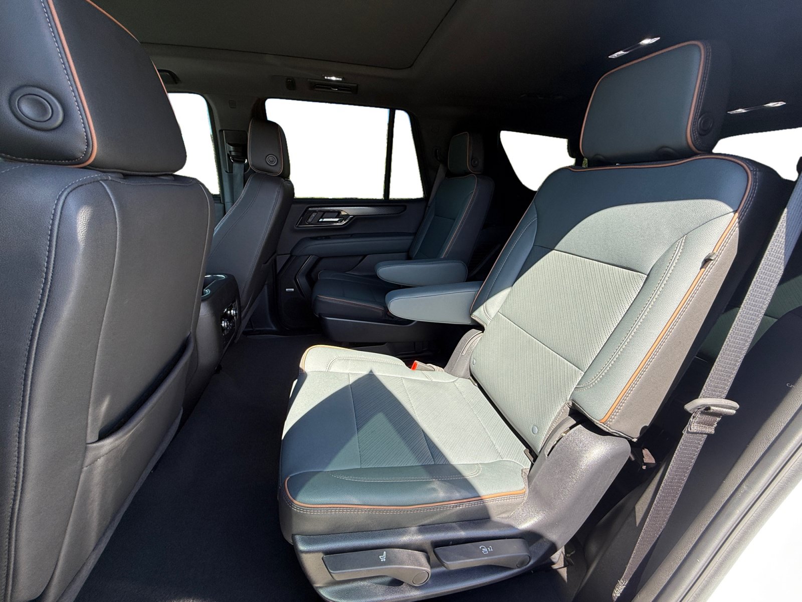 Used 2025 GMC Yukon AT4 AWD/4WD image 16