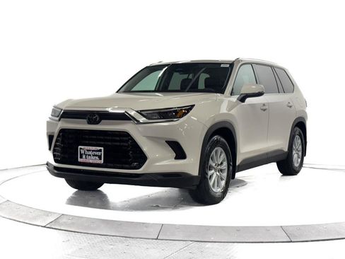 Certified 2024 Toyota Grand Highlander XLE image 3