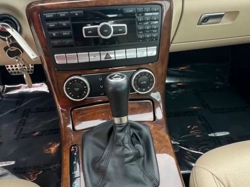 Used 2014 Mercedes-Benz SLK 250 image 30