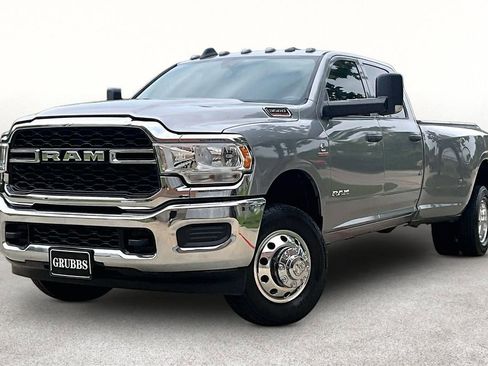 Used 2022 RAM 3500 Tradesman w/ Chrome Appearance Group AWD/4WD image 13