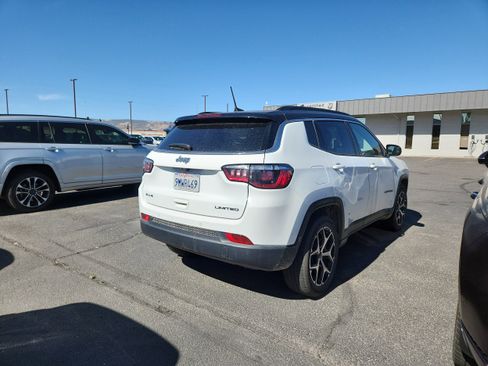 Used 2025 Jeep Compass Limited AWD/4WD image 5