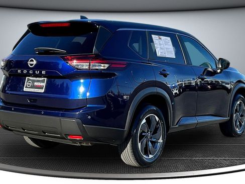 Used 2025 Nissan Rogue SV image 6