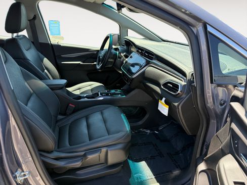 Used 2023 Chevrolet Bolt LT w/ Infotainment Package FWD image 19