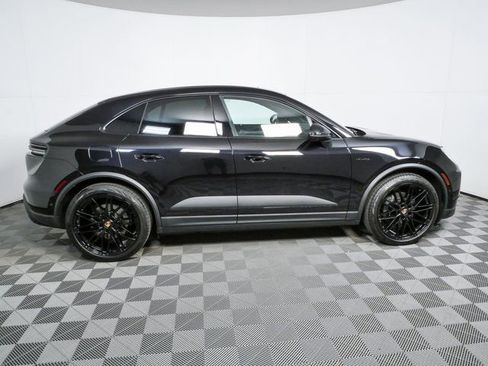 Certified 2025 Porsche Macan Electric image 28