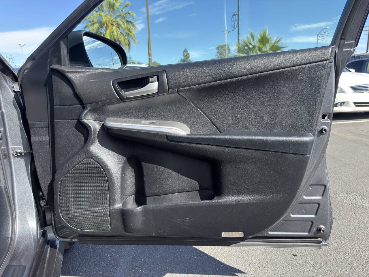 Used 2012 Toyota Camry SE FWD image 14
