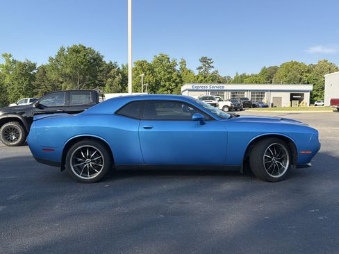 Used 2019 Dodge Challenger SXT RWD image 13