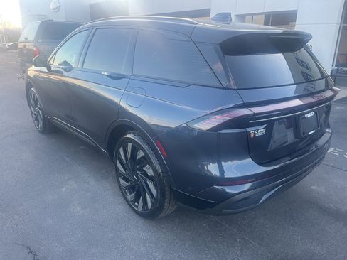 Used 2024 Lincoln Nautilus Reserve w/ Equipment Group 202A image 3