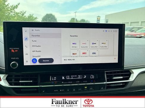 Certified 2025 Toyota Sienna XLE Woodland Edition AWD/4WD image 29