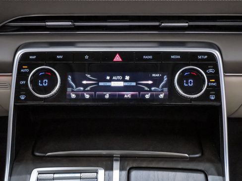 Certified 2024 Genesis GV80 3.5T Prestige Signature w/ Cargo Package AWD/4WD image 18