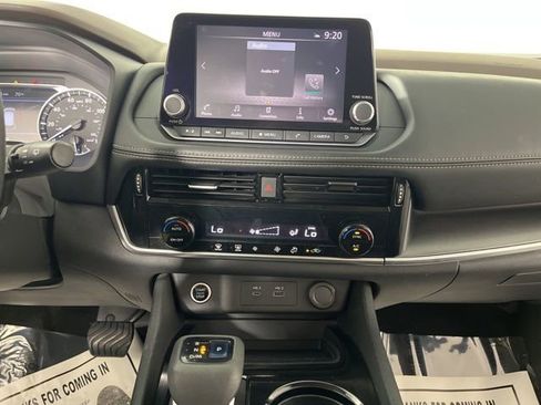 Used 2022 Nissan Rogue SV FWD image 25