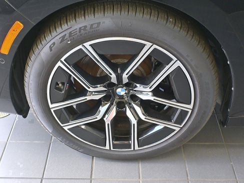 Certified 2024 BMW i7 eDrive50 w/ M Sport Package RWD image 9