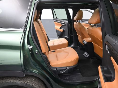 Certified 2025 Toyota Highlander Platinum image 35