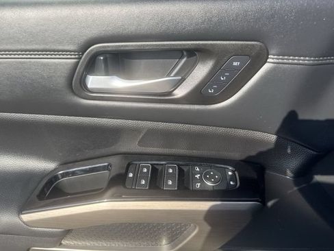Used 2025 Nissan Pathfinder Platinum AWD/4WD image 23