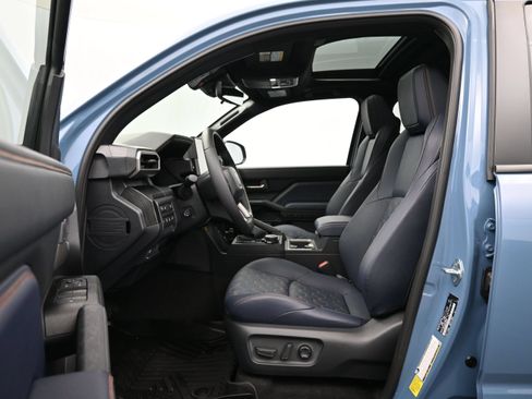 Used 2026 Toyota 4Runner Platinum AWD/4WD image 9