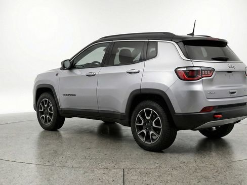 Used 2025 Jeep Compass Trailhawk AWD/4WD image 6