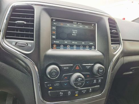 Used 2018 Jeep Grand Cherokee Laredo image 11