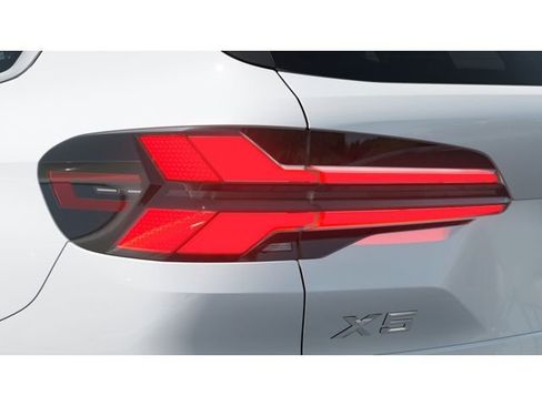 New 2026 BMW X5 xDrive40i w/ Climate Comfort Package image 8