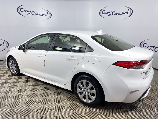 Certified 2022 Toyota Corolla LE FWD image 4