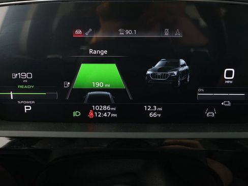 Used 2024 Audi Q8 e-tron Premium Plus w/ Premium Plus Package image 15