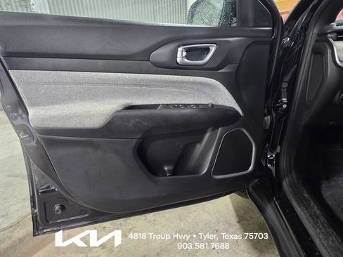 Used 2023 Jeep Compass Latitude AWD/4WD image 8