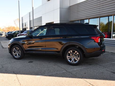 Used 2026 Ford Explorer Active w/ Active Comfort Package image 3