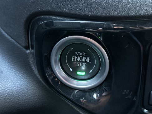 Certified 2025 GMC Sierra 1500 SLT AWD/4WD image 44