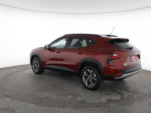 Used 2025 Chevrolet Trax LT image 9