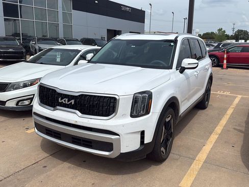 Used 2024 Kia Telluride EX w/ EX Captain's Chair Package FWD image 1