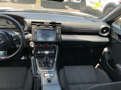 Used 2022 Toyota GR86 w/ ALL Weather Mat Package (TMS) RWD image 16