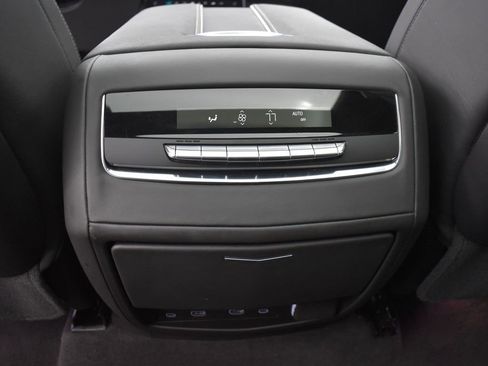 Certified 2025 Cadillac Escalade ESV Sport Platinum image 32