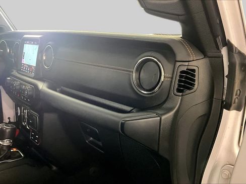 Used 2022 Jeep Gladiator Overland AWD/4WD image 17