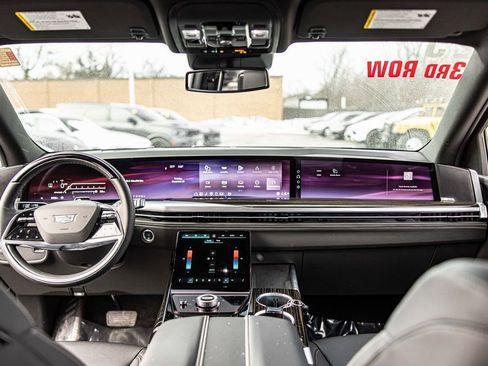 Used 2025 Cadillac Escalade Luxury image 38