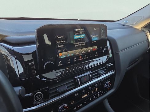 Used 2024 Nissan Pathfinder SL w/ SL Premium Package image 17