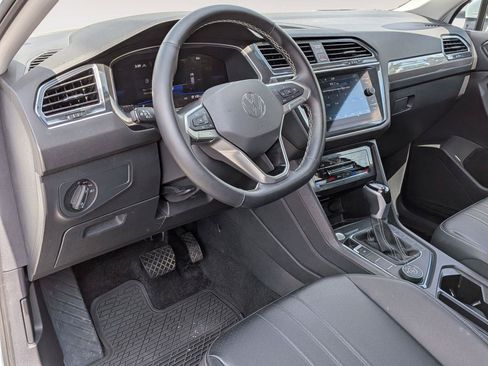 Used 2024 Volkswagen Tiguan SE AWD/4WD image 25