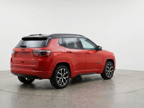 Used 2025 Jeep Compass Limited image 9