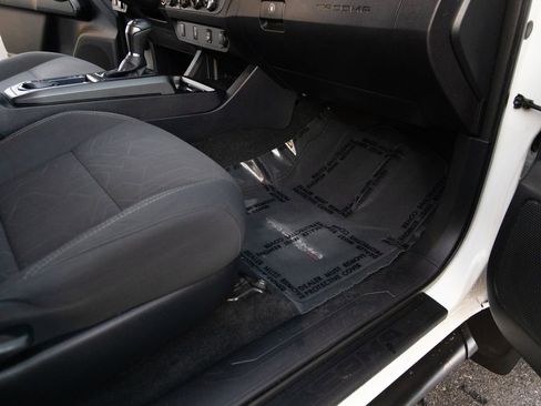 Used 2017 Toyota Tacoma TRD Sport image 20